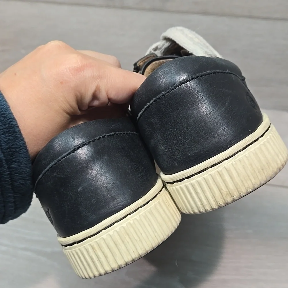 Born Women Black Leather Sneakers with White Laces Shoes Sz 7M